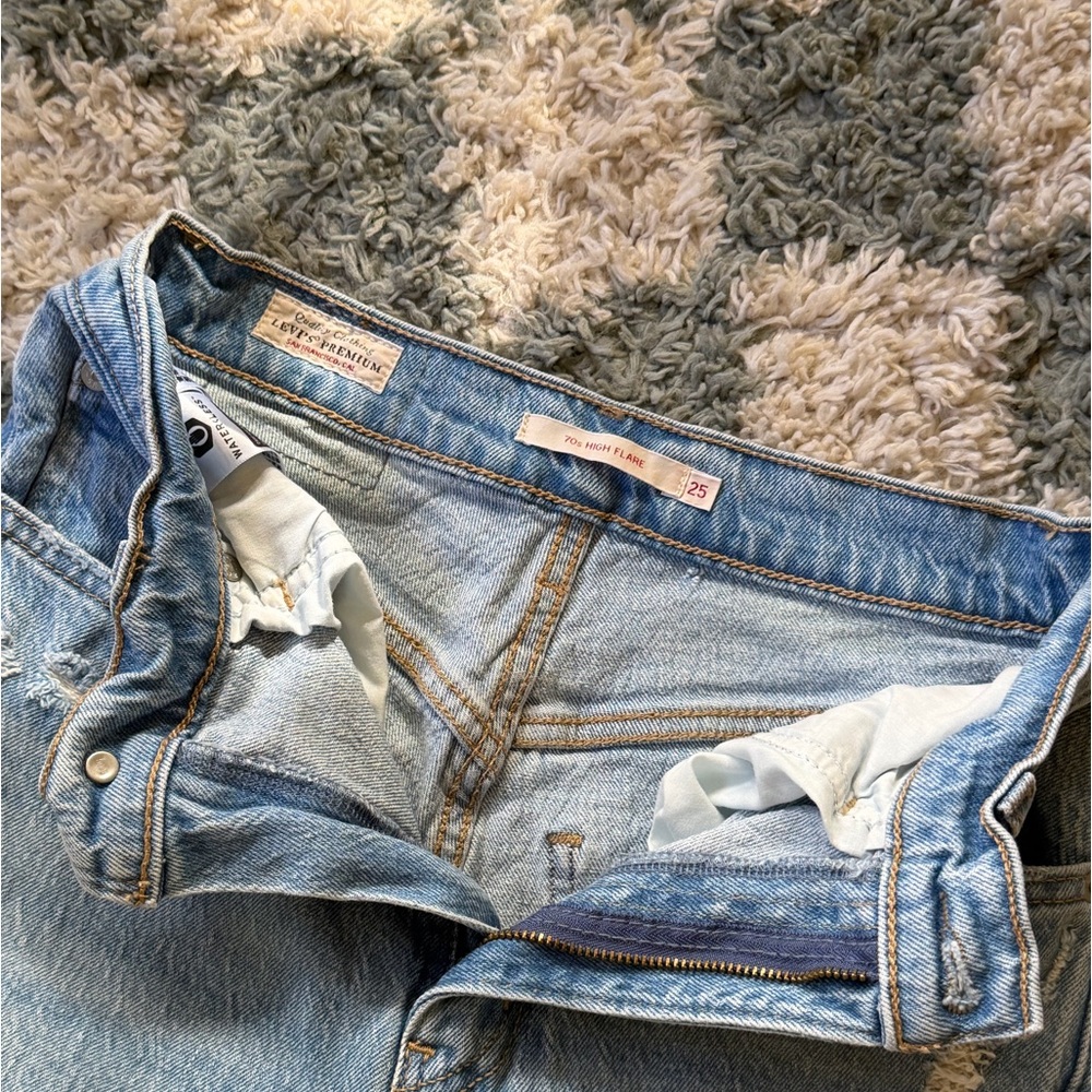 Levi’s - Picture 3 of 5